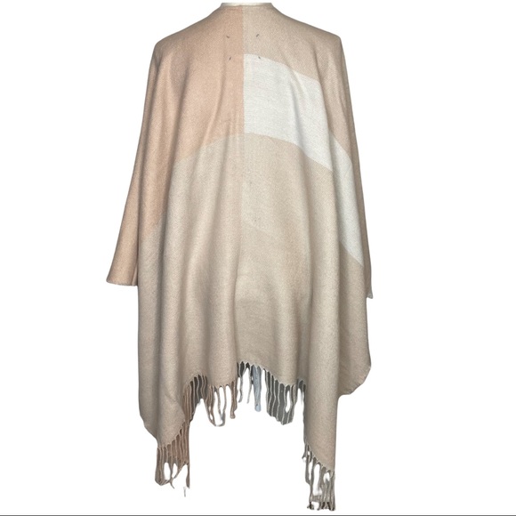 Soia & Kyo Blanket Scarf Poncho Wrap With Fringe One Size Neutraul Tones NWT - Picture 4 of 12